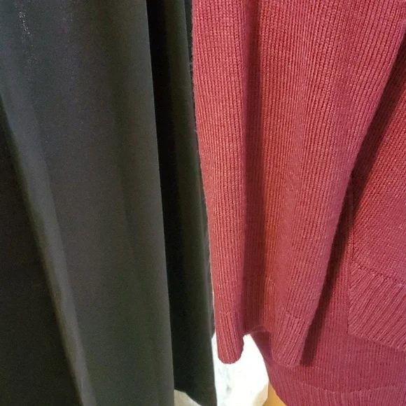 Size M asymmetrical sweater by design history - Picture 6 of 6